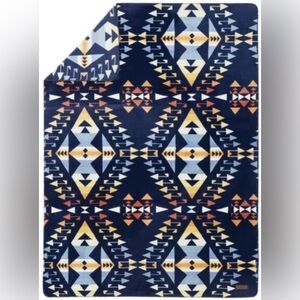 Pendleton “Big Thunder” Soft Throw Blanket